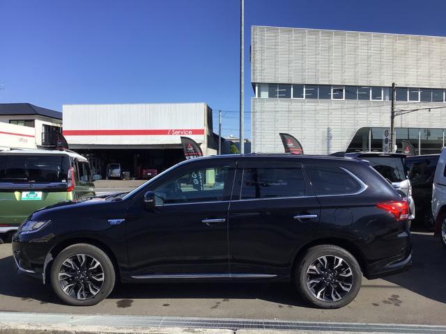 アウトランダーＰＨＥＶ Ｇナビパッケージ　ナビ　ＥＴＣ　電動シート　シートヒーター２０２３年駆動用バッテリ―交換済み（12枚目）