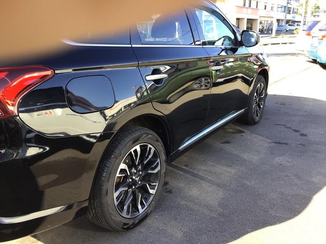 アウトランダーＰＨＥＶ Ｇナビパッケージ　ナビ　ＥＴＣ　電動シート　シートヒーター２０２３年駆動用バッテリ―交換済み（13枚目）