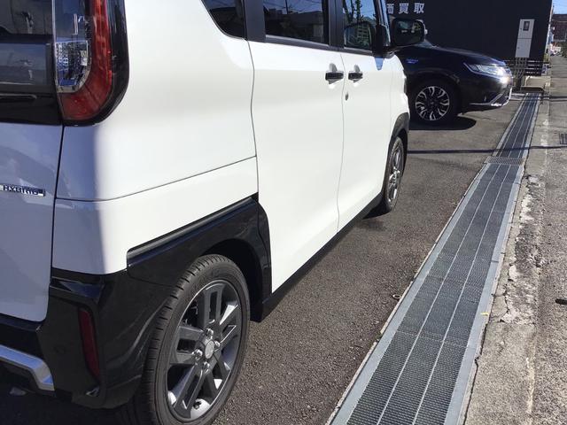 デリカミニ Ｔ　プレミアム　禁煙車　　全方位カメラ　デジタルインナーミラー　マイパイロット　パドルシフト　ハンズフリー付両側電動ドア　ハンドルヒーター　ダウンヒルアシスト（17枚目）