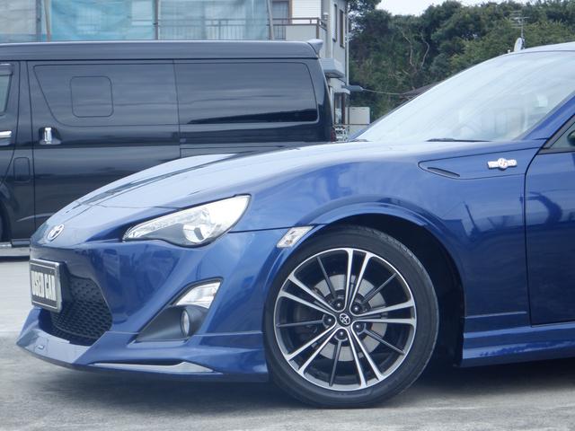 ８６ ＧＴリミテッド　６速ＭＴ・Ｆ／Ｓモデリスタエアロ・ＴＲＤエアロ・ＴＲＤマフラー・ＴＲＤフェンダーエクステンション・純正ナビ／ＴＶ／Ｂｌｕｅｔｏｏｔｈ／バックカメラ・前後ドラレコ・赤黒シート・シートヒーター・ＥＴＣ（3枚目）