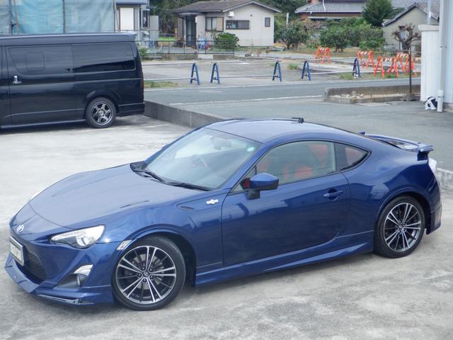 ８６ ＧＴリミテッド　６速ＭＴ・Ｆ／Ｓモデリスタエアロ・ＴＲＤエアロ・ＴＲＤマフラー・ＴＲＤフェンダーエクステンション・純正ナビ／ＴＶ／Ｂｌｕｅｔｏｏｔｈ／バックカメラ・前後ドラレコ・赤黒シート・シートヒーター・ＥＴＣ（5枚目）