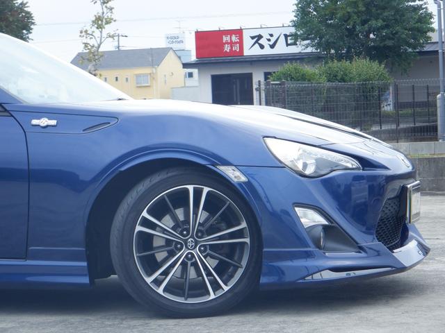 ８６ ＧＴリミテッド　６速ＭＴ・Ｆ／Ｓモデリスタエアロ・ＴＲＤエアロ・ＴＲＤマフラー・ＴＲＤフェンダーエクステンション・純正ナビ／ＴＶ／Ｂｌｕｅｔｏｏｔｈ／バックカメラ・前後ドラレコ・赤黒シート・シートヒーター・ＥＴＣ（6枚目）