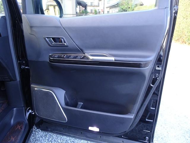 アルファード ２４０Ｓ　タイプゴールドＩＩ　純正８インチナビ　１１型フリップダウンモニター　パワーバックドア　スカッフイルミ　インテリアイルミ　両側電動スライド　内外装クリーニング済　バックソナー　オプションＬＥＤ照明　ハーフレザー　クルコン（56枚目）