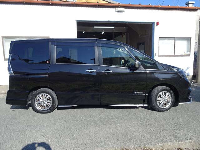 セレナ ｅ－パワー　オーテック　プロパイロット　純正９インチナビ　アラウンドビューモニター　衝突軽減システム　ワンオーナー禁煙車　デジタルミラー　ＴＶキャンセラー　ドラレコ　ＨＤＭＩ＆ＵＳＢ　ステアリング＆シートヒーター　修復歴無し（6枚目）