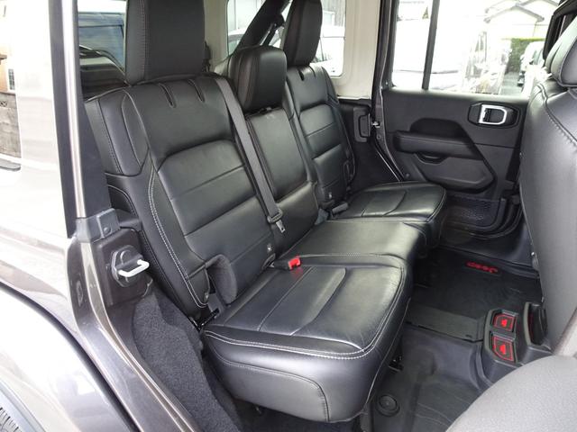 CHRYSLER JEEP JEEP WRANGLER UNLIMITED SAHARA