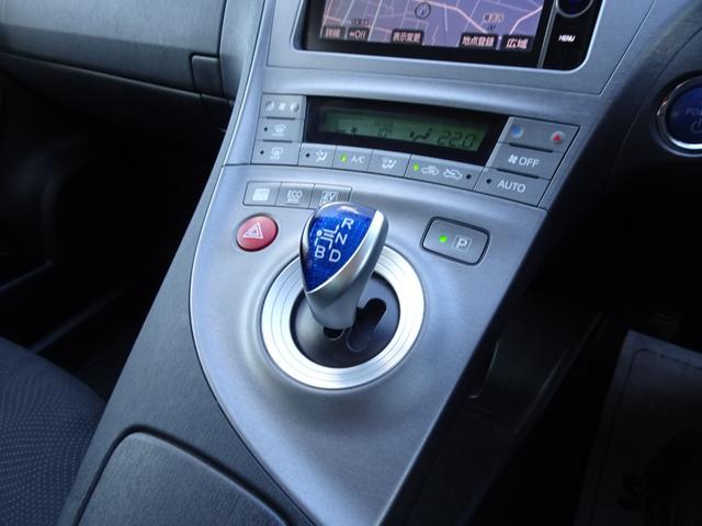 プリウス Ｓ　後期型　純正フルセグナビ　バックカメラ　ブルートゥースオーディオ　禁煙車　ステアリングスイッチ　ＤＶＤ再生　内外装クリーニング済み　フロアマット＆バイザー　修復歴無し　グー鑑定済み車（68枚目）
