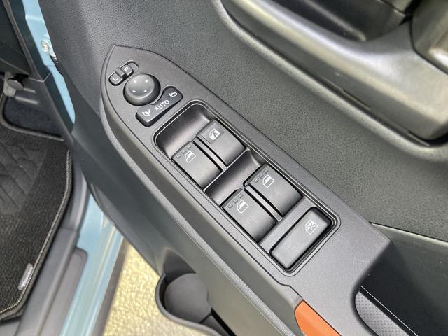 タント ファンクロスターボ　ナビ付　ナビ　１５インチアルミホイール　大型エアロバンパー　フルＬＥＤヘッドランプ　オート格納式カラードドアミラー　革巻ステアリングホイール　両側パワースライドドア（18枚目）