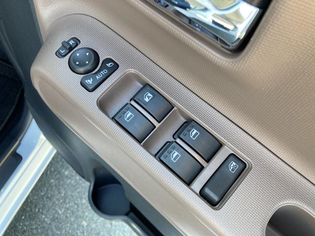 ムーヴキャンバス セオリーＧ　ナビ付　ナビ　１４インチフルホイールキャップ　ＬＥＤヘッドランプ　ＬＥＤフォグランプ　ホっとカップホルダー　両側パワースライドドア　キーフリーシステム　プッシュボタンスタート　ＵＶカットガラス（18枚目）