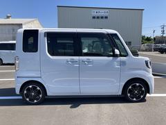 静岡ダイハツの中古車は、展示前に徹底した洗車や室内清掃を実施しております。 5