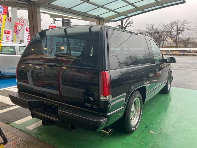 シボレータホ 　新車並行車　左ハンドル　バックカメラ　外装オールペイント済み　内装仕上げ済み　天井レストア済　社外ナビ　バックカメラ　ＥＴＣ付　６人乗　３ドア（15枚目）