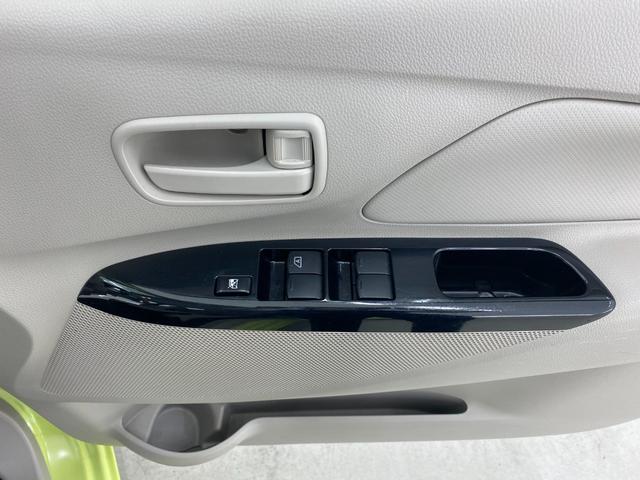 パワーウィンドウのスイッチですよ。運転席に居ながら窓を開け閉めのコントロールできますよ。