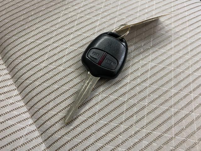 キーレスアクセス装備でドアの施錠もカギの差し込み不要です！