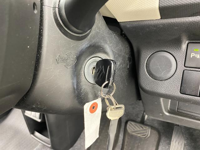 アルト Ｌ　クリアランスソナー　レーンアシスト　衝突被害軽減システム　キーレスエントリー　アイドリングストップ　シートヒーター　ＣＶＴ　盗難防止システム　ＡＢＳ　ＥＳＣ　ＣＤ　ミュージックプレイヤー接続可（8枚目）