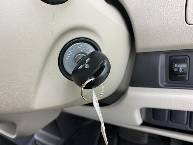 ｅＫワゴン Ｅ　キーレスエントリー　電動格納ミラー　シートヒーター　ベンチシート　ＣＶＴ　ＡＢＳ　ＣＤ　衝突安全ボディ　エアコン　パワーステアリング　パワーウィンドウ（12枚目）