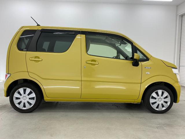 ワゴンＲ ハイブリッドＦＸ　ドライブレコーダー　レーンアシスト　衝突被害軽減システム　スマートキー　アイドリングストップ　電動格納ミラー　シートヒーター　ベンチシート　ＣＶＴ　盗難防止システム　ＡＢＳ　ＥＳＣ　ＣＤ（17枚目）