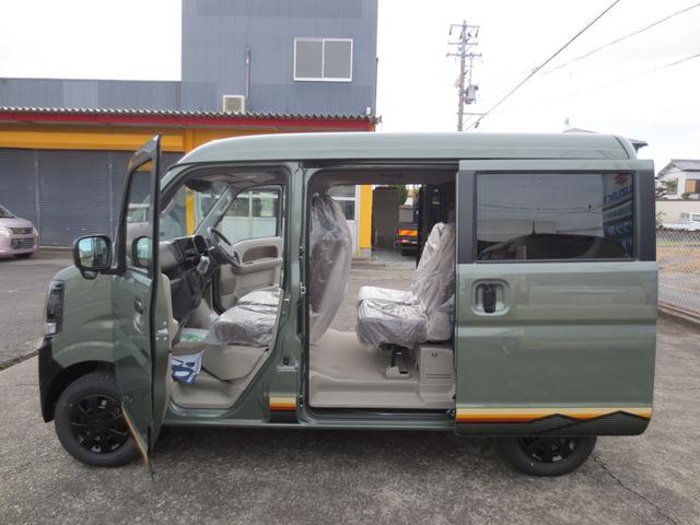 エブリイ Ｊリミテッド　届出済未使用車　ターボ車　ハイルーフ　スズキセーフティサポート　バックアイカメラ付ディスプレイオーディオ　両側パワスラ　オートエアコン　特別仕様専用装備（ＬＥＤヘッドライト＆外装パーツブラック塗装）（5枚目）