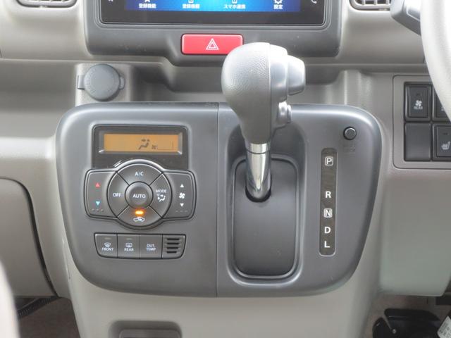 エブリイ Ｊリミテッド　届出済未使用車　ターボ車　ハイルーフ　スズキセーフティサポート　バックアイカメラ付ディスプレイオーディオ　両側パワスラ　オートエアコン　特別仕様専用装備（ＬＥＤヘッドライト＆外装パーツブラック塗装）（11枚目）