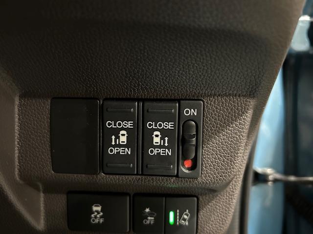 フリード Ｇ・ホンダセンシング　ナビＢカメラＥＴＣフルセグＤＶＤ再生Ｂｌｕｅｔｏｏｔｈ接続追突軽減ブレーキアダクティブクルーズコントロールＬＥＤヘッドライトスマートキー２個両側電動スライドドアワンオーナー禁煙車（9枚目）