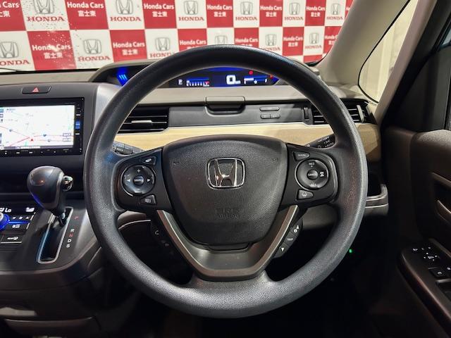 フリード Ｇ・ホンダセンシング　ナビＢカメラＥＴＣフルセグＤＶＤ再生Ｂｌｕｅｔｏｏｔｈ接続追突軽減ブレーキアダクティブクルーズコントロールＬＥＤヘッドライトスマートキー２個両側電動スライドドアワンオーナー禁煙車（13枚目）