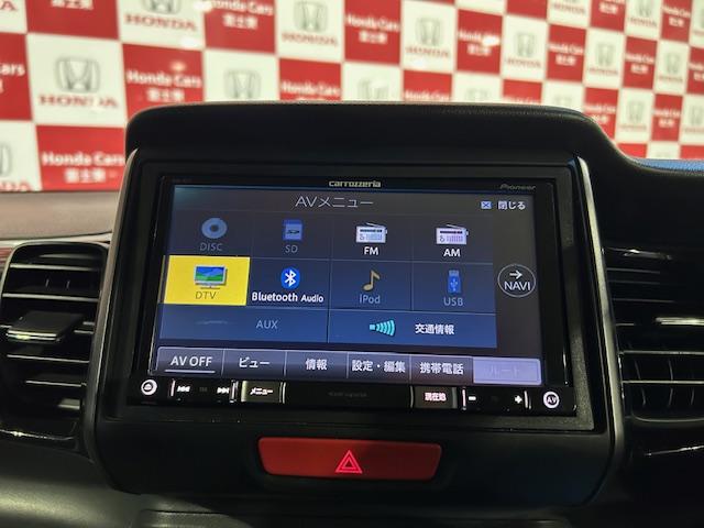 Ｎ－ＢＯＸカスタム ２トーンカラースタイルＧ・ターボＬパッケージ　ナビＢカメラＥＴＣフルセグＤＶＤ再生Ｂｌｕｅｔｏｏｔｈ接続追突軽減ブレーキサイドカーテンエアバッグ両側電動スライドドアＨＩＤヘッドライトフォグランプスマートキーリア席ロールシェード禁煙車（5枚目）
