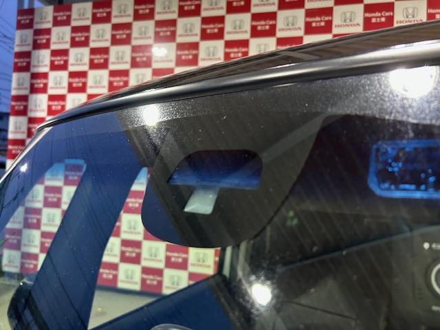 Ｎ－ＢＯＸカスタム ２トーンカラースタイルＧ・ターボＬパッケージ　ナビＢカメラＥＴＣフルセグＤＶＤ再生Ｂｌｕｅｔｏｏｔｈ接続追突軽減ブレーキサイドカーテンエアバッグ両側電動スライドドアＨＩＤヘッドライトフォグランプスマートキーリア席ロールシェード禁煙車（16枚目）