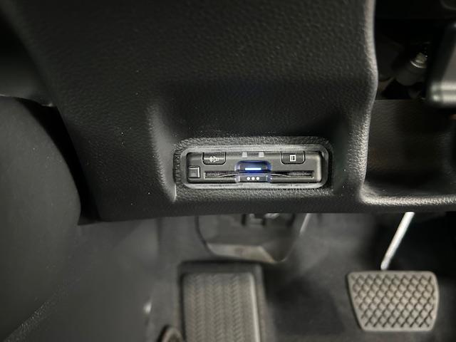 ヴェゼル ｅ：ＨＥＶＸ　ナビＢカメラＥＴＣフルセグ前後ドラレコＤＶＤ再生Ｂｌｕｅｔｏｏｔｈ接続ＵＳＢ接続ＬＥＤヘッドライト追突軽減ブレーキアダクティブクルーズコントロール電子パーキングオートブレーキホールド禁煙車ワンオーナー（8枚目）