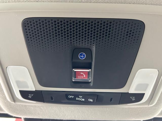 ヴェゼル ｅ：ＨＥＶＸ　ナビＢカメラＥＴＣフルセグ前後ドラレコＤＶＤ再生Ｂｌｕｅｔｏｏｔｈ接続ＵＳＢ接続ＬＥＤヘッドライト追突軽減ブレーキアダクティブクルーズコントロール電子パーキングオートブレーキホールド禁煙車ワンオーナー（13枚目）