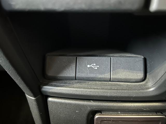 ステップワゴンスパーダ スパーダ・クールスピリットホンダセンシング ナビBカメラETCフルセグDVD再生Bluetooth接続USB接続追突軽減ブレーキアダクティブクルーズコントロールLEDヘッドライトフォグランプスマートキー2個本革巻ステアリングホイ―ル禁煙車(6枚目)
