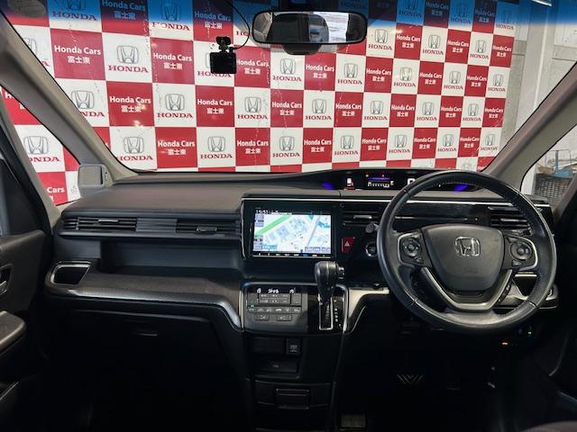 ステップワゴンスパーダ スパーダ・クールスピリットホンダセンシング ナビBカメラETCフルセグDVD再生Bluetooth接続USB接続追突軽減ブレーキアダクティブクルーズコントロールLEDヘッドライトフォグランプスマートキー2個本革巻ステアリングホイ―ル禁煙車(14枚目)