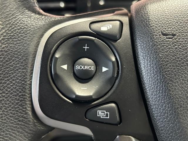 ステップワゴンスパーダ スパーダ・クールスピリットホンダセンシング ナビBカメラETCフルセグDVD再生Bluetooth接続USB接続追突軽減ブレーキアダクティブクルーズコントロールLEDヘッドライトフォグランプスマートキー2個本革巻ステアリングホイ―ル禁煙車(16枚目)