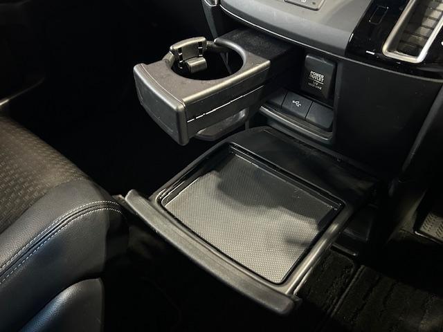 ステップワゴンスパーダ スパーダ・クールスピリットホンダセンシング ナビBカメラETCフルセグDVD再生Bluetooth接続USB接続追突軽減ブレーキアダクティブクルーズコントロールLEDヘッドライトフォグランプスマートキー2個本革巻ステアリングホイ―ル禁煙車(33枚目)