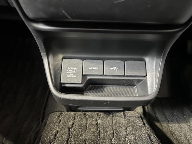 フリードハイブリッド ハイブリッド・クロスターホンダセンシング ナビBカメラETCシートヒーター前後ドライブレコーダーフルセグDVD再生Bluetooth接続USB接続ルーフレールLEDヘッドライトフォグランプ追突軽減ブレーキスマートキー2個両側電動スライド禁煙車(6枚目)