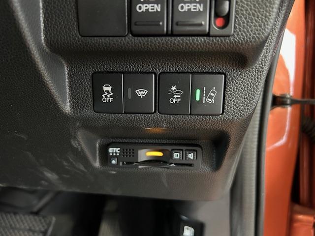フリードハイブリッド ハイブリッド・クロスターホンダセンシング ナビBカメラETCシートヒーター前後ドライブレコーダーフルセグDVD再生Bluetooth接続USB接続ルーフレールLEDヘッドライトフォグランプ追突軽減ブレーキスマートキー2個両側電動スライド禁煙車(7枚目)
