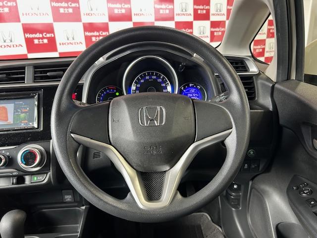 フィット 13G・Fパッケージ ナビワンセグCDDVD再生スマートキープッシュエンジンスタートアイドリングストップ禁煙車2025年10月17日走行距離56764キロ時鑑定済修復歴無(7枚目)