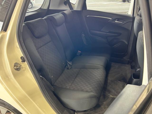 フィット 13G・Fパッケージ ナビワンセグCDDVD再生スマートキープッシュエンジンスタートアイドリングストップ禁煙車2025年10月17日走行距離56764キロ時鑑定済修復歴無(12枚目)