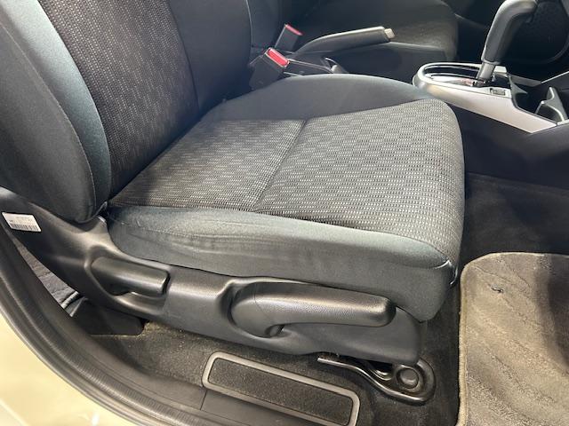 フィット 13G・Fパッケージ ナビワンセグCDDVD再生スマートキープッシュエンジンスタートアイドリングストップ禁煙車2025年10月17日走行距離56764キロ時鑑定済修復歴無(14枚目)