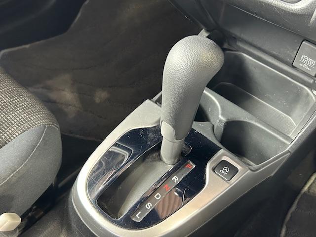 フィット 13G・Fパッケージ ナビワンセグCDDVD再生スマートキープッシュエンジンスタートアイドリングストップ禁煙車2025年10月17日走行距離56764キロ時鑑定済修復歴無(16枚目)