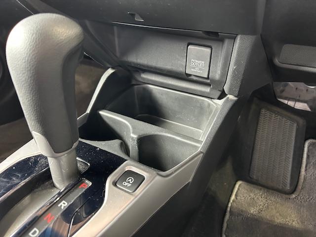 フィット 13G・Fパッケージ ナビワンセグCDDVD再生スマートキープッシュエンジンスタートアイドリングストップ禁煙車2025年10月17日走行距離56764キロ時鑑定済修復歴無(19枚目)
