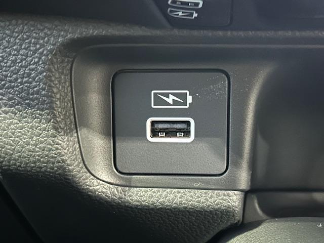 ヴェゼル e:HEVX 元試乗車ホンダコネクトナビBカメラETCフルセグBluetooth接続USB接続追突軽減ブレーキアダクティブクルーズコントロール電子パーキングオートブレーキホールドLEDヘッドライトスマートキー禁煙車(6枚目)