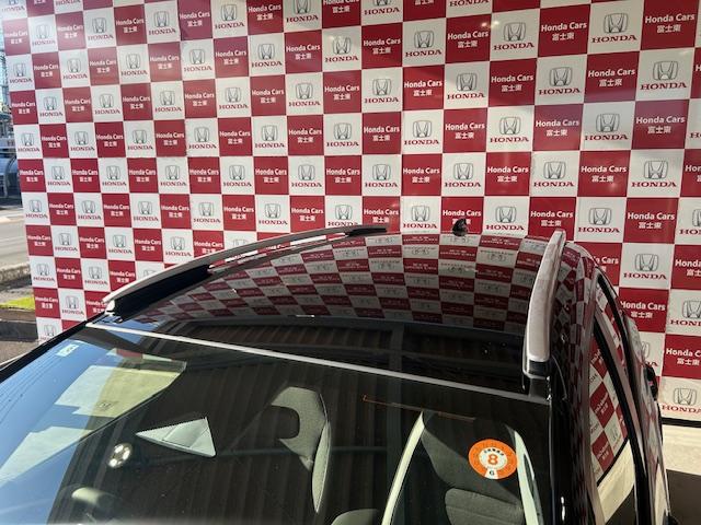 フィット ｅ：ＨＥＶクロスター　元試乗車ナビＢカメラＥＴＣフルセグＢｌｕｅｔｏｏｔｈ接続ＵＳＢ接続追突軽減ブレーキアダクティブクルーズコントロールルーフレール電子パーキングオートブレーキホールドスマートキー２個サイドエアバッグ禁煙車（2枚目）