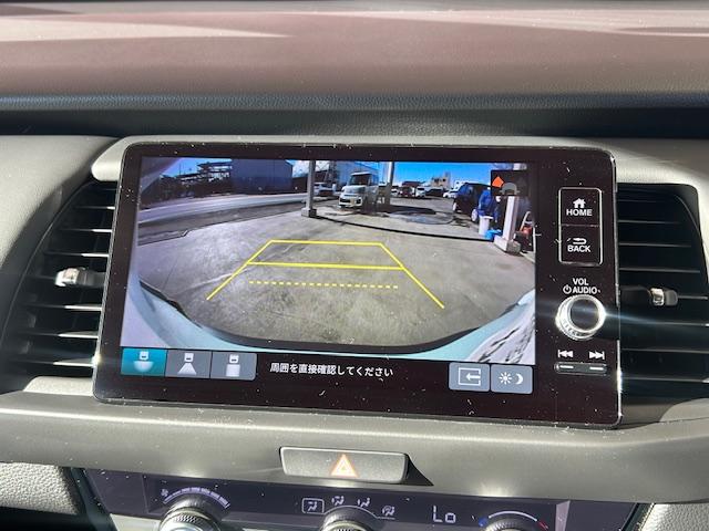 フィット ｅ：ＨＥＶクロスター　元試乗車ナビＢカメラＥＴＣフルセグＢｌｕｅｔｏｏｔｈ接続ＵＳＢ接続追突軽減ブレーキアダクティブクルーズコントロールルーフレール電子パーキングオートブレーキホールドスマートキー２個サイドエアバッグ禁煙車（4枚目）