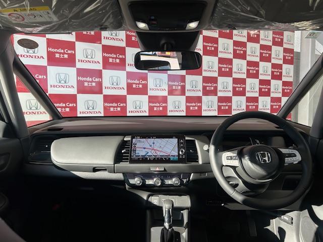 フィット ｅ：ＨＥＶクロスター　元試乗車ナビＢカメラＥＴＣフルセグＢｌｕｅｔｏｏｔｈ接続ＵＳＢ接続追突軽減ブレーキアダクティブクルーズコントロールルーフレール電子パーキングオートブレーキホールドスマートキー２個サイドエアバッグ禁煙車（9枚目）