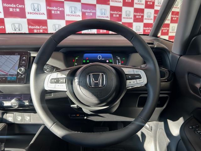 フィット ｅ：ＨＥＶクロスター　元試乗車ナビＢカメラＥＴＣフルセグＢｌｕｅｔｏｏｔｈ接続ＵＳＢ接続追突軽減ブレーキアダクティブクルーズコントロールルーフレール電子パーキングオートブレーキホールドスマートキー２個サイドエアバッグ禁煙車（10枚目）