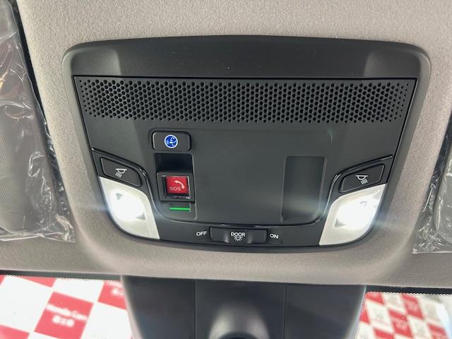 フィット ｅ：ＨＥＶクロスター　元試乗車ナビＢカメラＥＴＣフルセグＢｌｕｅｔｏｏｔｈ接続ＵＳＢ接続追突軽減ブレーキアダクティブクルーズコントロールルーフレール電子パーキングオートブレーキホールドスマートキー２個サイドエアバッグ禁煙車（15枚目）