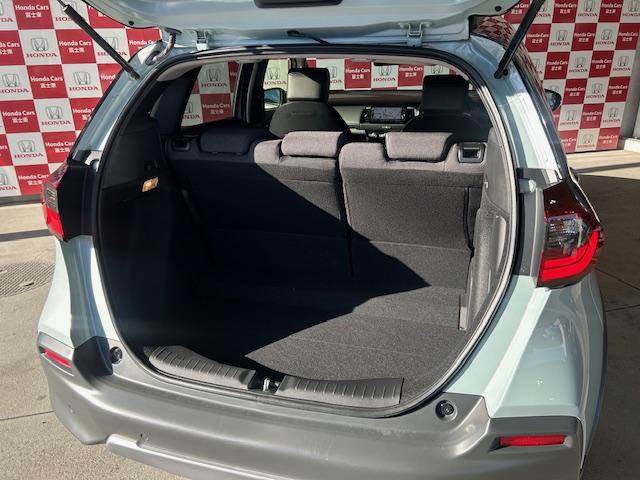 フィット ｅ：ＨＥＶクロスター　元試乗車ナビＢカメラＥＴＣフルセグＢｌｕｅｔｏｏｔｈ接続ＵＳＢ接続追突軽減ブレーキアダクティブクルーズコントロールルーフレール電子パーキングオートブレーキホールドスマートキー２個サイドエアバッグ禁煙車（17枚目）