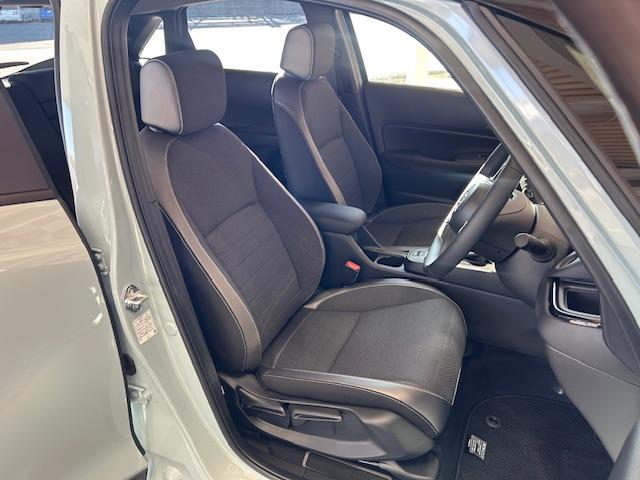 フィット ｅ：ＨＥＶクロスター　元試乗車ナビＢカメラＥＴＣフルセグＢｌｕｅｔｏｏｔｈ接続ＵＳＢ接続追突軽減ブレーキアダクティブクルーズコントロールルーフレール電子パーキングオートブレーキホールドスマートキー２個サイドエアバッグ禁煙車（20枚目）