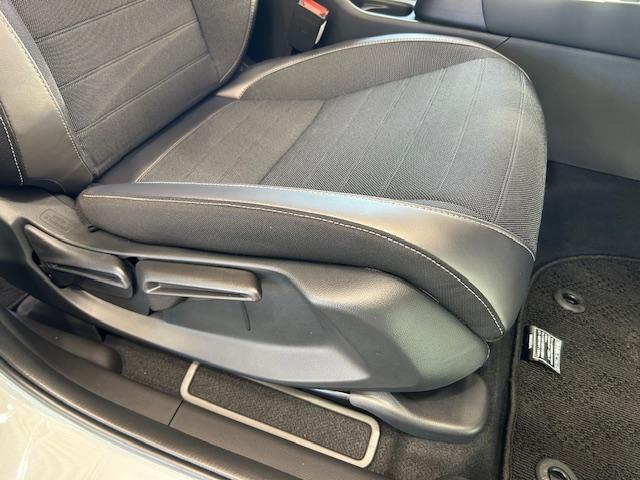 フィット ｅ：ＨＥＶクロスター　元試乗車ナビＢカメラＥＴＣフルセグＢｌｕｅｔｏｏｔｈ接続ＵＳＢ接続追突軽減ブレーキアダクティブクルーズコントロールルーフレール電子パーキングオートブレーキホールドスマートキー２個サイドエアバッグ禁煙車（21枚目）