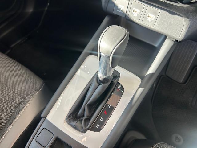 フィット ｅ：ＨＥＶクロスター　元試乗車ナビＢカメラＥＴＣフルセグＢｌｕｅｔｏｏｔｈ接続ＵＳＢ接続追突軽減ブレーキアダクティブクルーズコントロールルーフレール電子パーキングオートブレーキホールドスマートキー２個サイドエアバッグ禁煙車（23枚目）