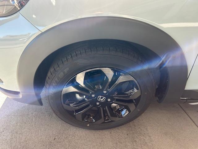 フィット ｅ：ＨＥＶクロスター　元試乗車ナビＢカメラＥＴＣフルセグＢｌｕｅｔｏｏｔｈ接続ＵＳＢ接続追突軽減ブレーキアダクティブクルーズコントロールルーフレール電子パーキングオートブレーキホールドスマートキー２個サイドエアバッグ禁煙車（29枚目）