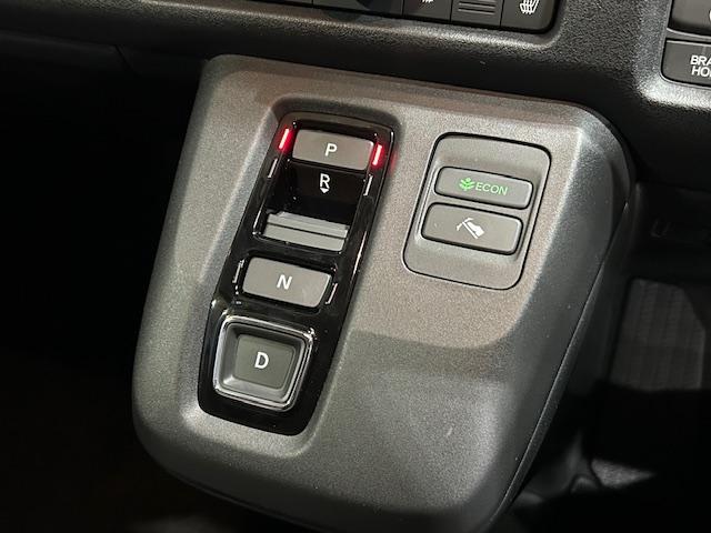 Ｎ－ＯＮＥ ｅ： ｅ：Ｇ　元試乗車急速充電ポートディスプレイオーディオバックカメラ追突軽減ブレーキサイドカーテンエアバッグ電子パーキング運転席助手席シートヒーターＬＥＤヘッドライトスマートキー２個パーキングセンサー禁煙車（5枚目）